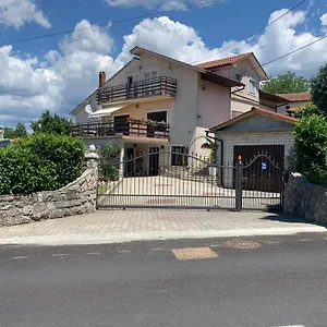 Lovre Apartman