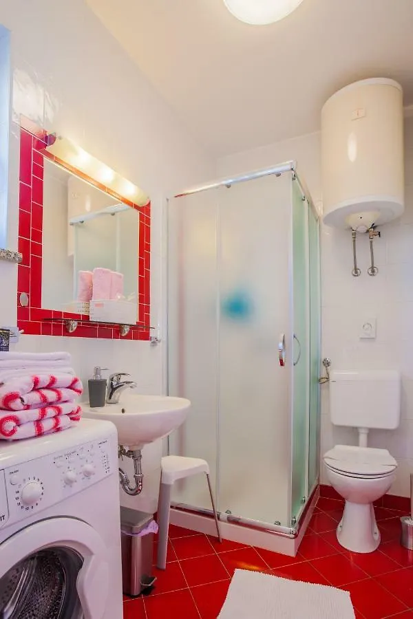 Apartman Madlen Cres 0*,  Croazia