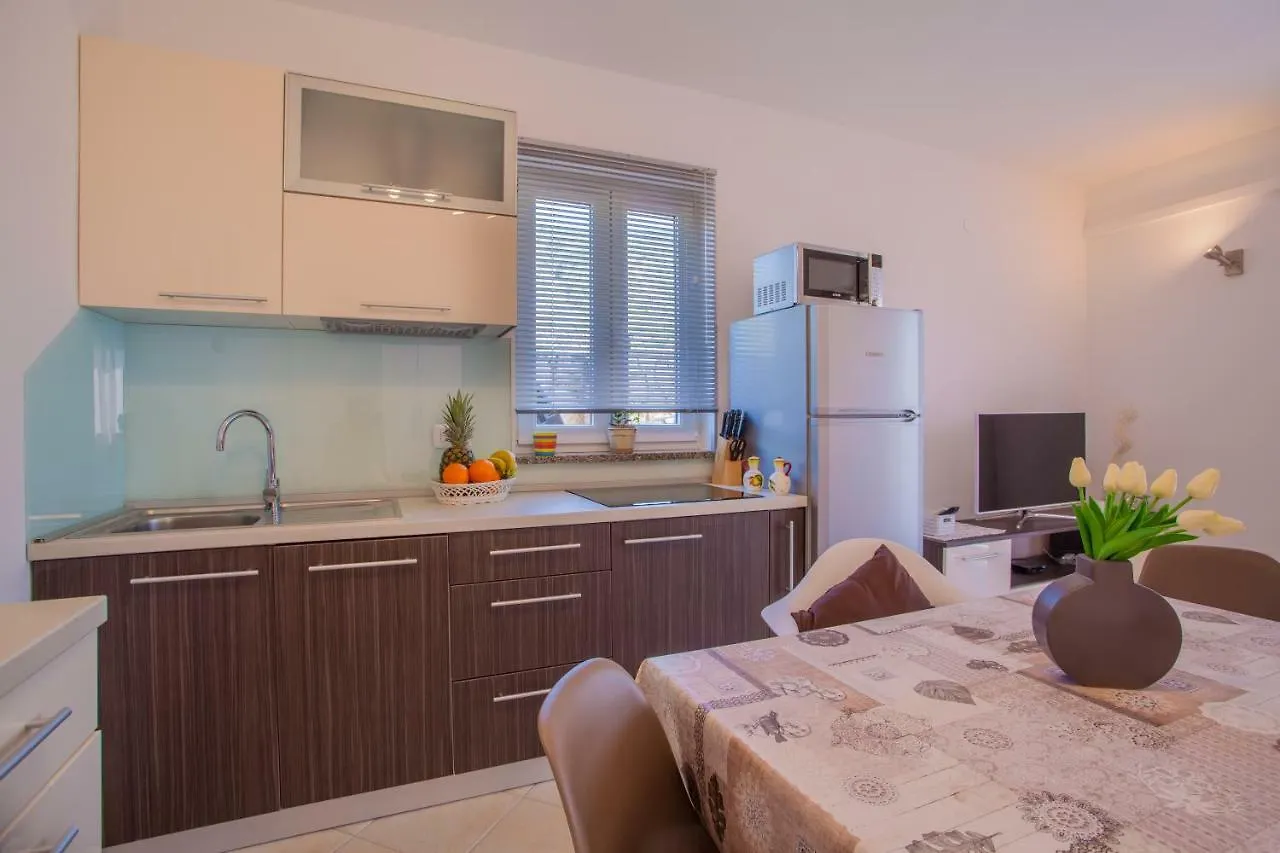 Apartman Madlen Cres