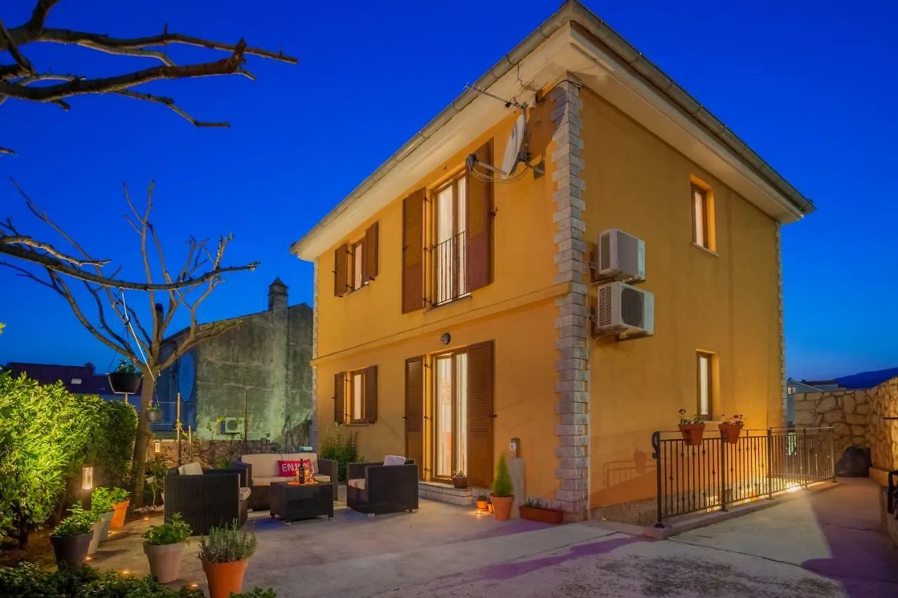 Apartman Madlen Cres Appartamento
